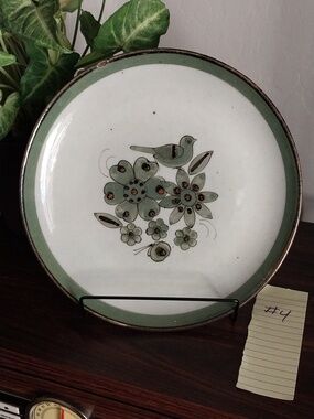 El Palomar Green and White Decorative Plate with Bird and Floral Design Plate 4